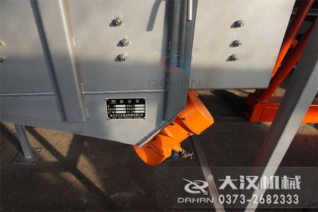 520吊掛式直線振動篩細(xì)節(jié) 520吊掛式直線振動篩細(xì)節(jié)